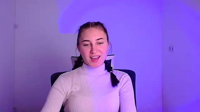 Jennifer Blum online show from December 4, 3:32 pm