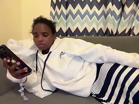 Snapshot of candybabe_ chatting on March 24, 10:15 pm candybabe online show from March 24, 10:15 pm