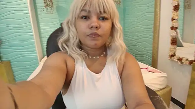 cherry chel online show from April 22, 9:05 pm