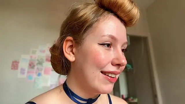 HoneyAudrey online show from May 14, 2:18 am