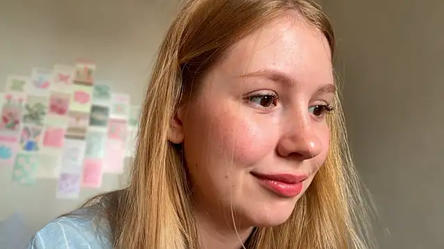 HoneyAudrey online show from May 19, 2:40 am