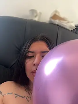 Snapshot of Devilsweet17 chatting on November 9, 3:32 pm Devilsweet17 online show from November 9, 3:32 pm