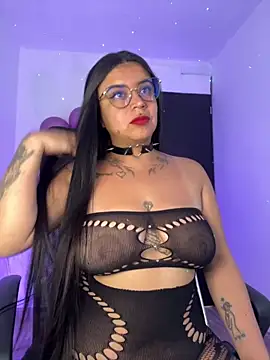 Snapshot of Devilsweet17 chatting on November 22, 8:52 pm Devilsweet17 online show from November 22, 8:52 pm