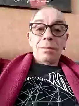Snapshot of heitzer1072 chatting on September 29, 8:19 am heitzer1072 online show from September 29, 8:19 am