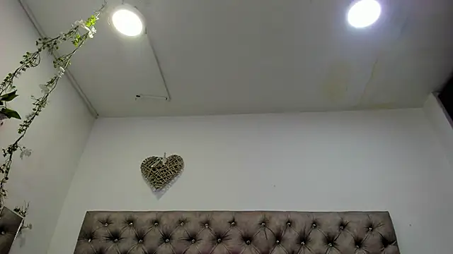 Hannah Miller   online show from November 1, 5:15 pm