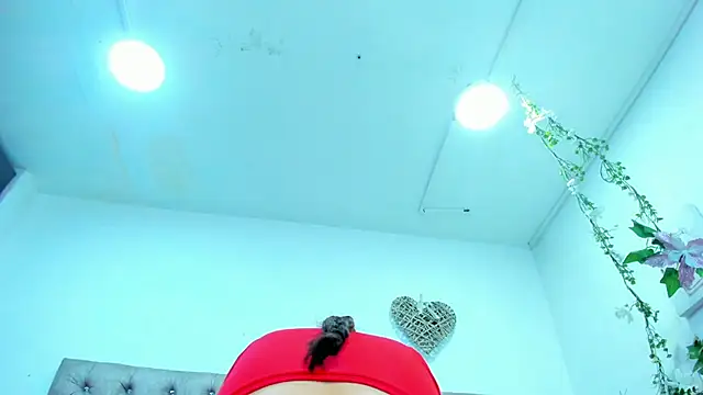 Hannah Miller   online show from November 4, 5:34 pm