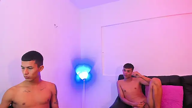 Snapshot of interracial_wallen chatting on January 18, 5:31 am interracial wallen online show from January 18, 5:31 am