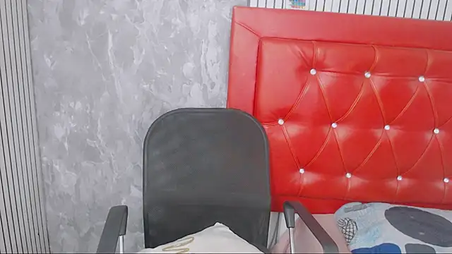Snapshot of sophia__sweet1 chatting on April 23, 1:40 am sophia sweet1 online show from April 23, 1:40 am