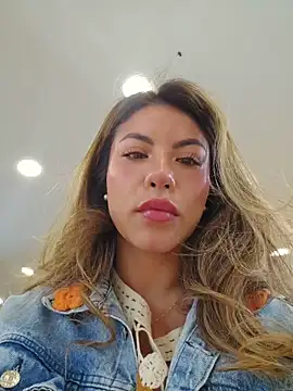 Karen San Miguel online show from May 4, 9:00 pm