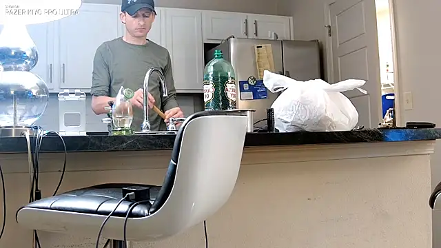 Snapshot of Dilldough405 chatting on January 9, 1:30 am Dilldough405 online show from January 9, 1:30 am