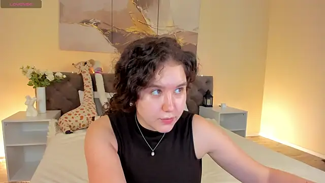 Ariella Sol online show from June 5, 1:01 am