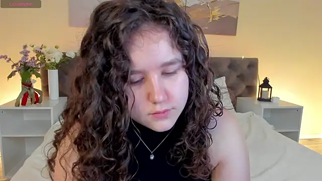 Snapshot of Ariella_Sol chatting on June 15, 1:08 am Ariella Sol online show from June 15, 1:08 am