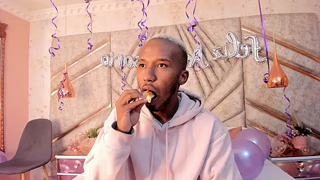 Snapshot of JamesParck chatting on February 14, 12:25 pm JamesParck online show from February 14, 12:25 pm