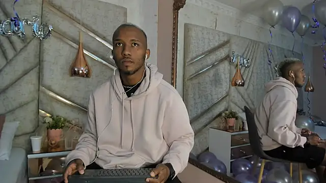 Snapshot of JamesParck chatting on February 17, 12:16 pm JamesParck online show from February 17, 12:16 pm