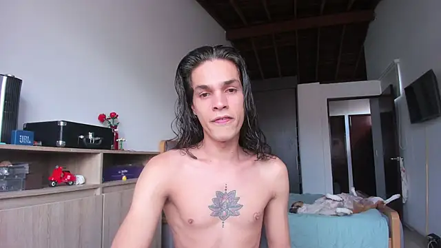 uglycoyote18 online show from December 4, 8:18 pm