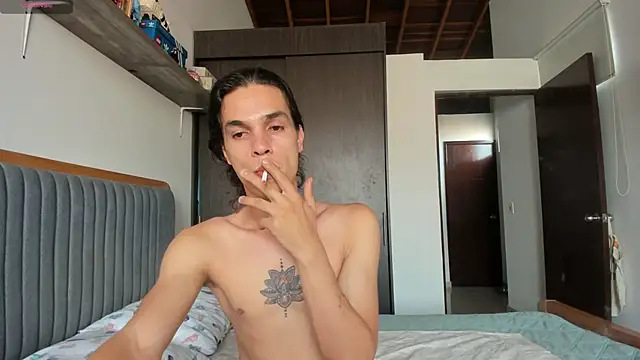 uglycoyote18 online show from December 5, 8:00 pm