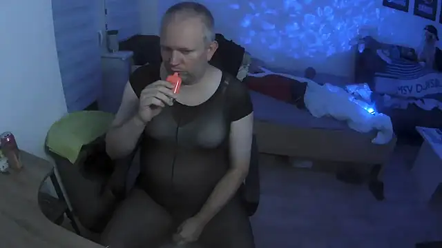 ShyBoy1982 online show from September 27, 10:15 pm