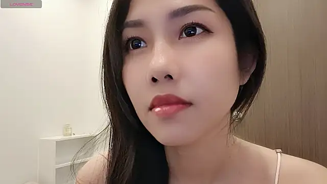 Snapshot of Sugar2k5 chatting on November 30, 7:56 am Sugar2k5 online show from November 30, 7:56 am