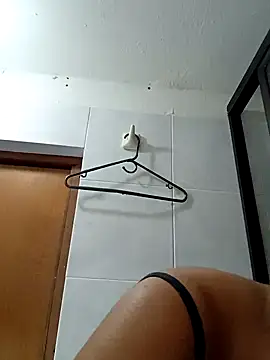 Leslly  online show from December 13, 5:32 pm