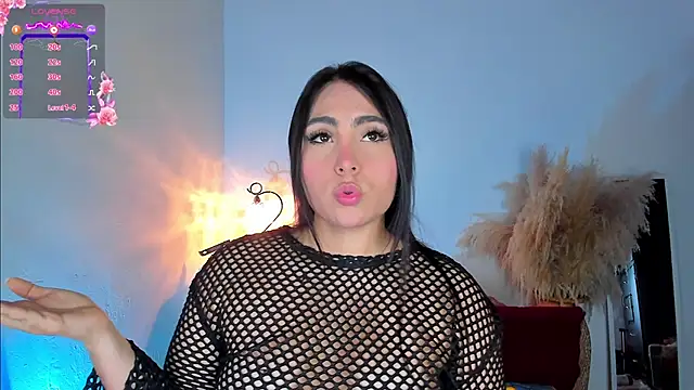 Snapshot of Sarahballiston_ chatting on December 5, 12:08 am Sarahballiston online show from December 5, 12:08 am