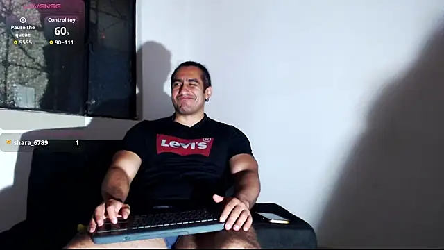 Snapshot of willian_m777 chatting on April 12, 5:34 am willian m777 online show from April 12, 5:34 am