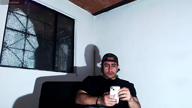 Snapshot of willian_m777 chatting on May 8, 3:34 am willian m777 online show from May 8, 3:34 am