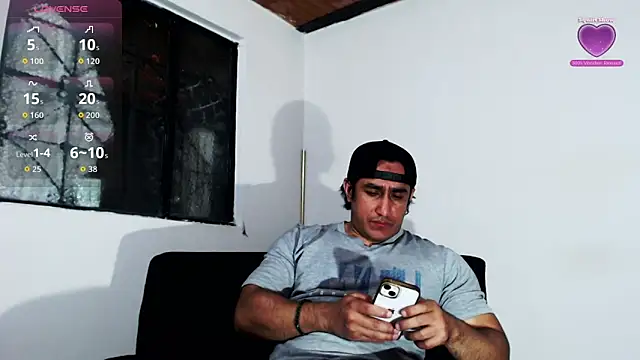 Snapshot of willian_m777 chatting on May 13, 3:48 am willian m777 online show from May 13, 3:48 am