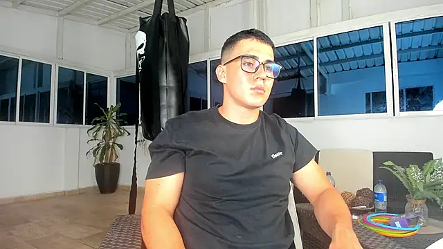 Snapshot of owengray2n chatting on January 31, 1:11 am owengray2n online show from January 31, 1:11 am