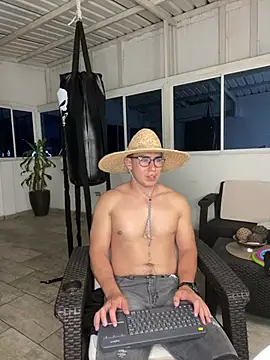 Snapshot of owengray2n chatting on February 8, 1:54 am owengray2n online show from February 8, 1:54 am