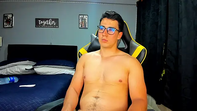 Snapshot of owengray2n chatting on September 13, 2:11 am owengray2n online show from September 13, 2:11 am