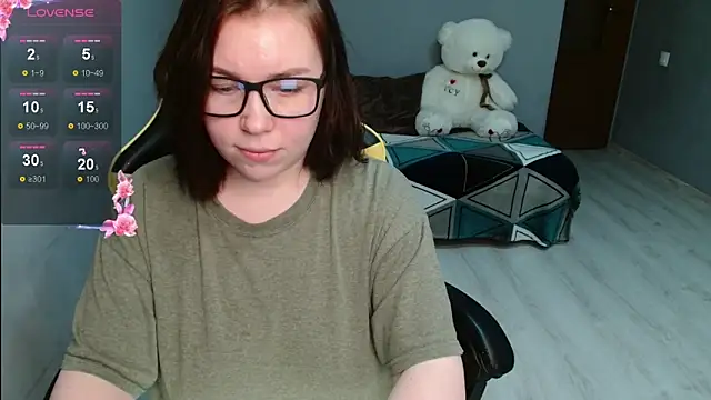 Emily Amorre online show from November 4, 5:01 pm