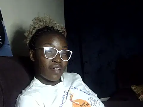 Snapshot of Sexy_racy_rebel_ chatting on December 17, 9:43 pm Sexy racy rebel online show from December 17, 9:43 pm