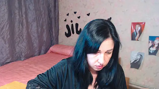 Snapshot of JillStevens chatting on October 31, 12:44 am JillStevens online show from October 31, 12:44 am