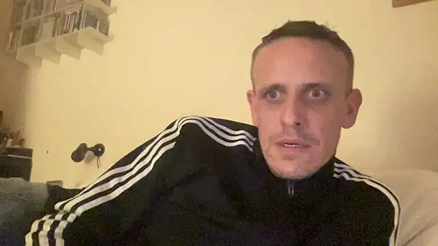 Snapshot of mrphatcat01 chatting on February 21, 10:37 pm mrphatcat01 online show from February 21, 10:37 pm