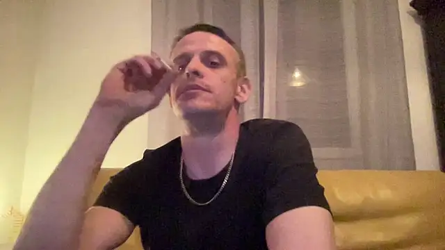 Snapshot of mrphatcat01 chatting on March 10, 3:01 am mrphatcat01 online show from March 10, 3:01 am