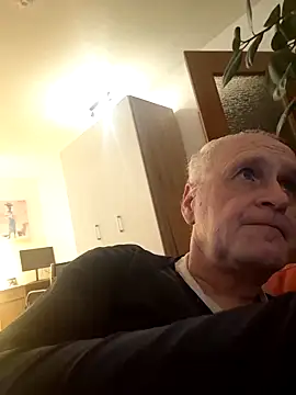 Milkasahne64 online show from December 18, 7:42 pm