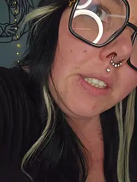 Snapshot of -BonnieBlack- chatting on February 10, 8:07 am -BonnieBlack- online show from February 10, 8:07 am