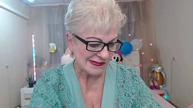 KayleSmoll online show from October 4, 7:12 pm