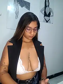 Snapshot of Sofythom1 chatting on October 1, 11:55 pm Sofythom1 online show from October 1, 11:55 pm