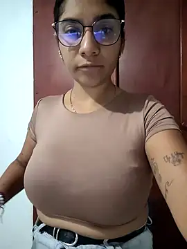 Snapshot of Sofythom1 chatting on February 1, 4:33 am Sofythom1 online show from February 1, 4:33 am