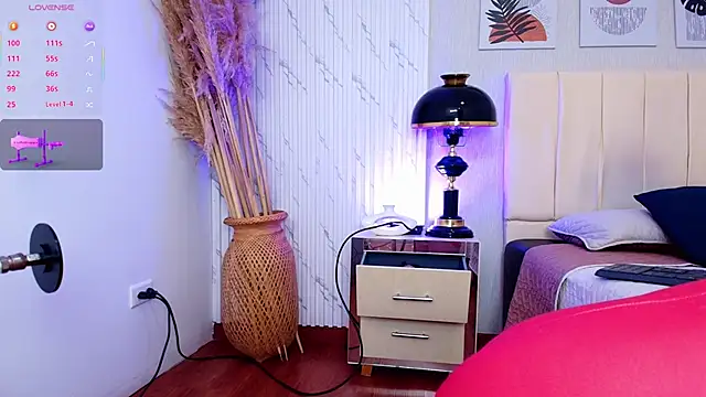 alice-millerr online show from September 25, 7:06 pm