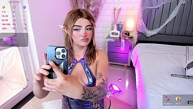 alice-millerr online show from October 28, 7:05 pm