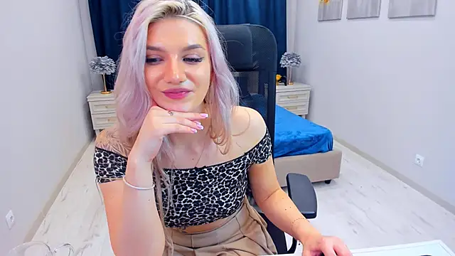 SelenaeMoore online show from January 14, 6:49 pm