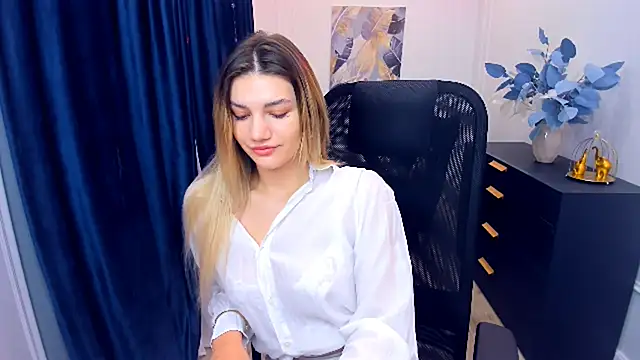 SelenaeMoore online show from November 11, 3:39 am