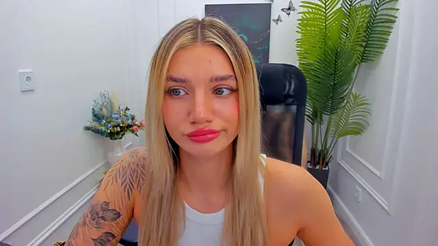 SelenaeMoore online show from November 21, 4:11 am