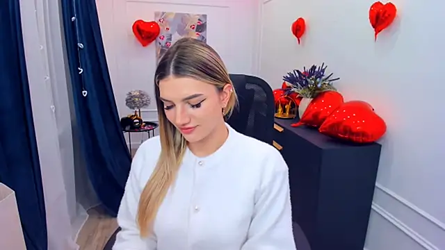 SelenaeMoore online show from February 8, 7:39 pm