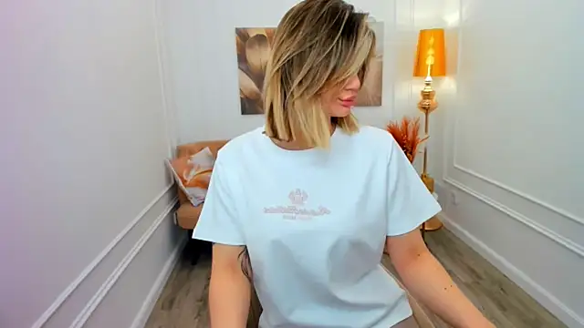 Snapshot of SelenaeMoore chatting on March 30, 6:20 pm SelenaeMoore online show from March 30, 6:20 pm