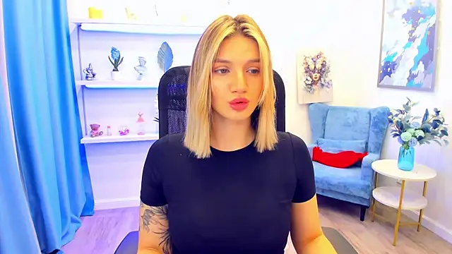 Snapshot of SelenaeMoore chatting on May 16, 6:50 pm SelenaeMoore online show from May 16, 6:50 pm
