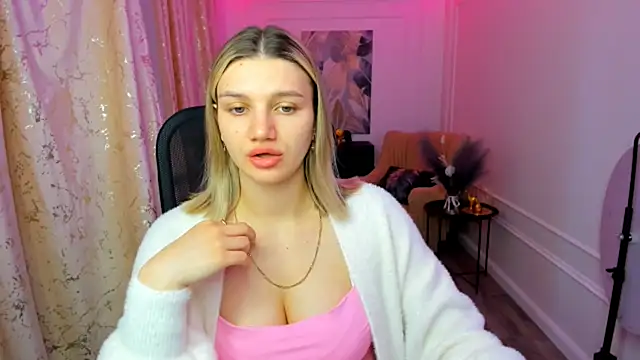 Snapshot of SelenaeMoore chatting on June 30, 3:51 am SelenaeMoore online show from June 30, 3:51 am