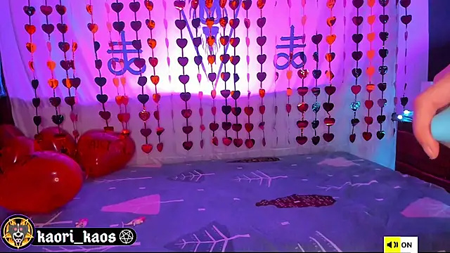 kaos room online show from February 6, 2:22 am